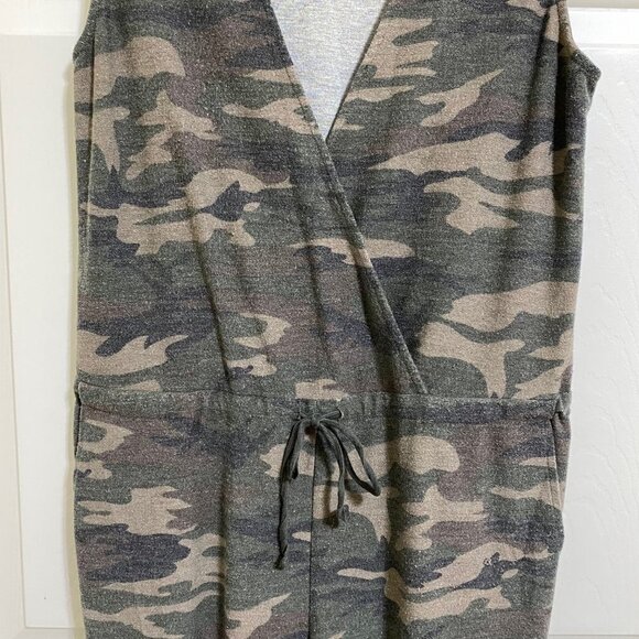 Mustard Seed Camo Jumpsuit Size Medium - Picture 2 of 10